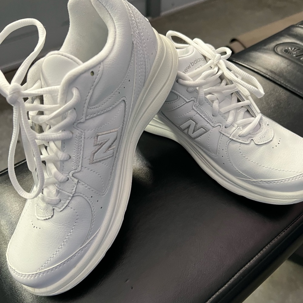 New Balance 557 All White Chunky Shoes Size 7.5 Gem